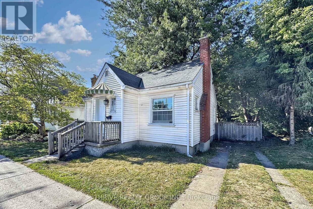 Primary Photo - 165 Oxford St W