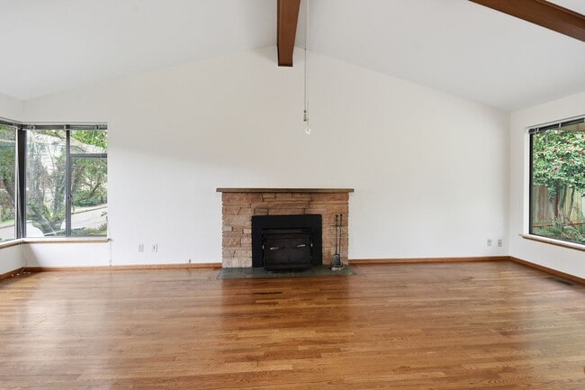 Building Photo - 3bd/2ba Bellevue Home