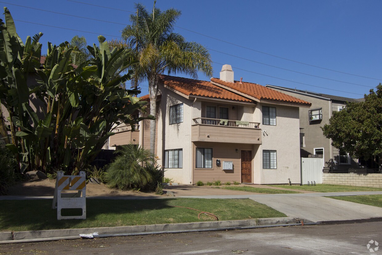 Building Photo - 1744 Hornblend St