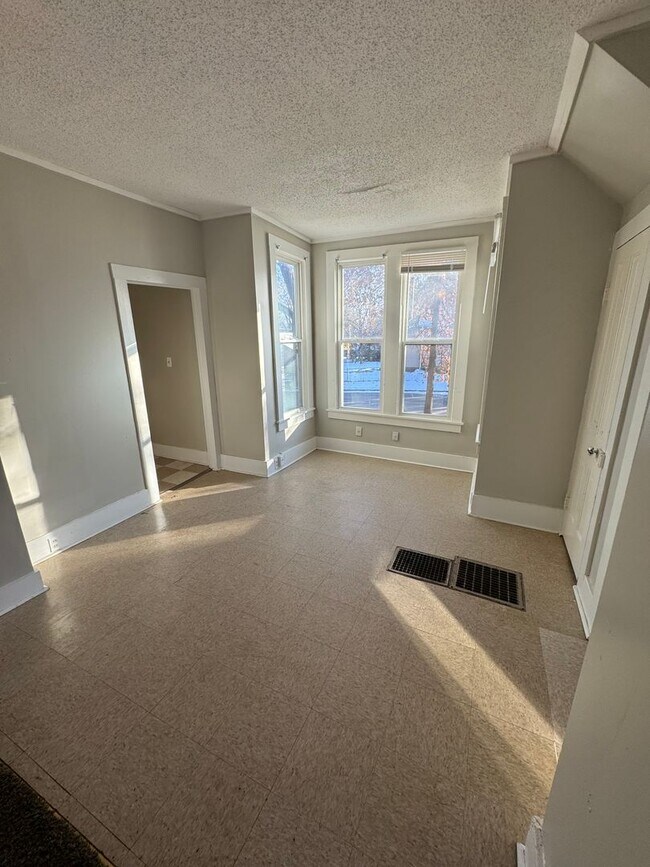 Building Photo - Character, Charm, and TONS of Natural Light!