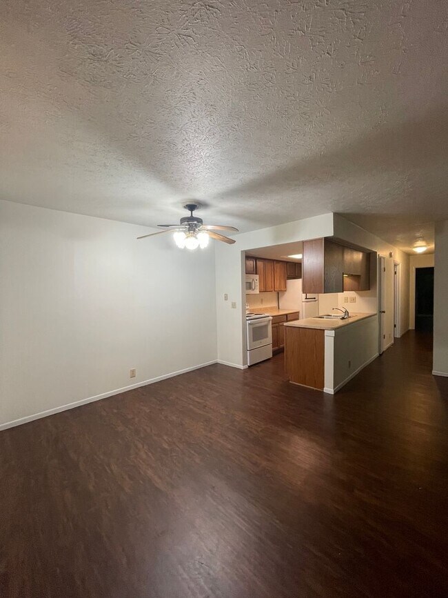 Interior Photo - Adams Earl-900 N 21st