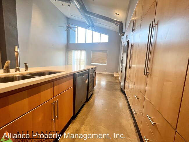 Foto del edificio - 2 br, 2 bath House - 820 N. Manhattan Ave....