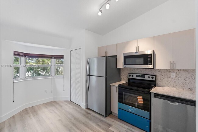 Foto del edificio - 2930 SE 12th Rd