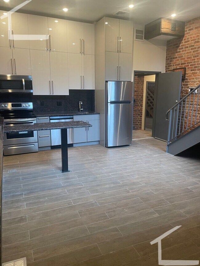 Building Photo - Unique BU Apartment