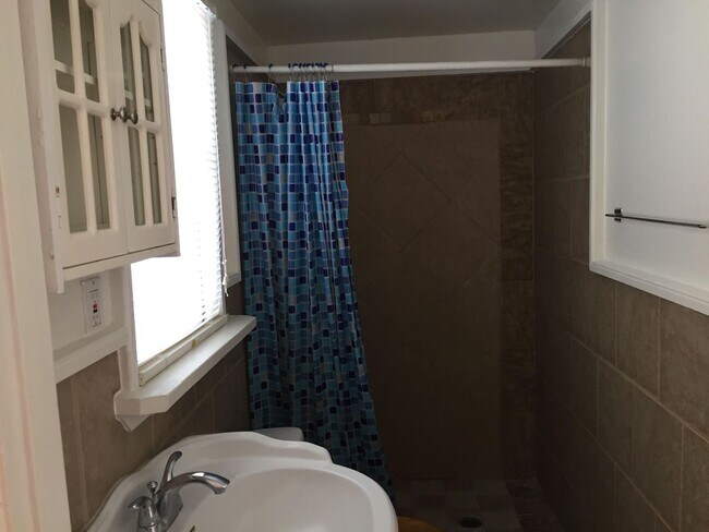 Foto del edificio - 2 bed/1 bath