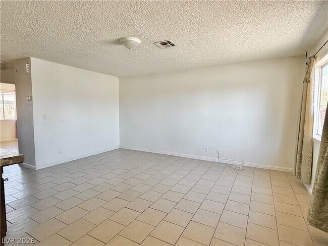 Building Photo - 3717 Lillis Ave