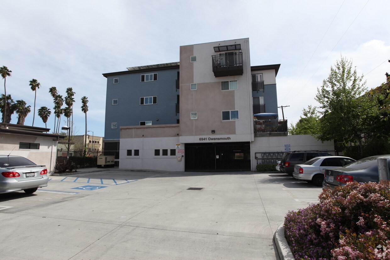 Building Photo - Hart Village
