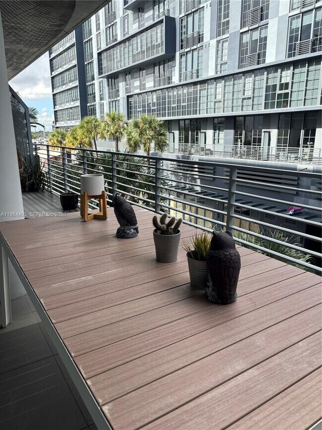 Foto del edificio - 250 NW 24th St