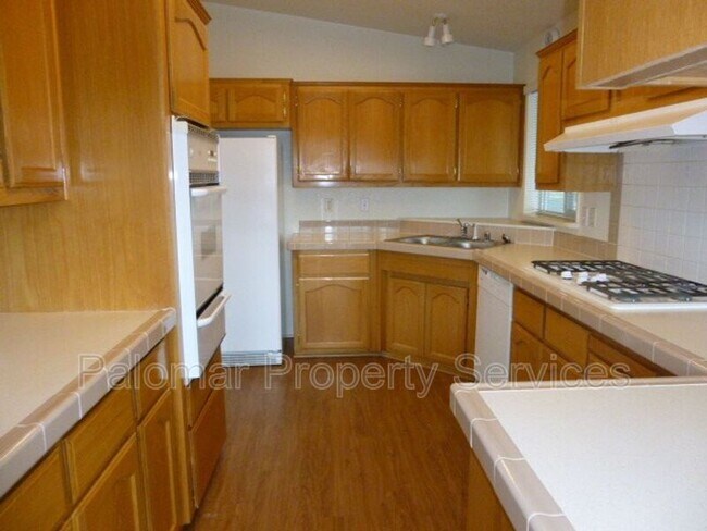 Foto del edificio - 525 W El Norte Pkwy