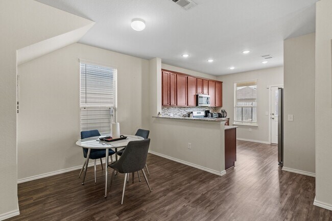 Foto del edificio - 14714 Sierra Garden Dr