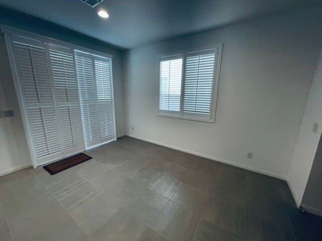 Foto del edificio - BEAUTIFUL 4 BEDROOM + LOFT HOME LOCATED IN...