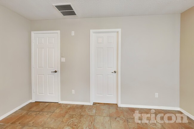 Foto del edificio - 2736 Wilder Loop Northeast