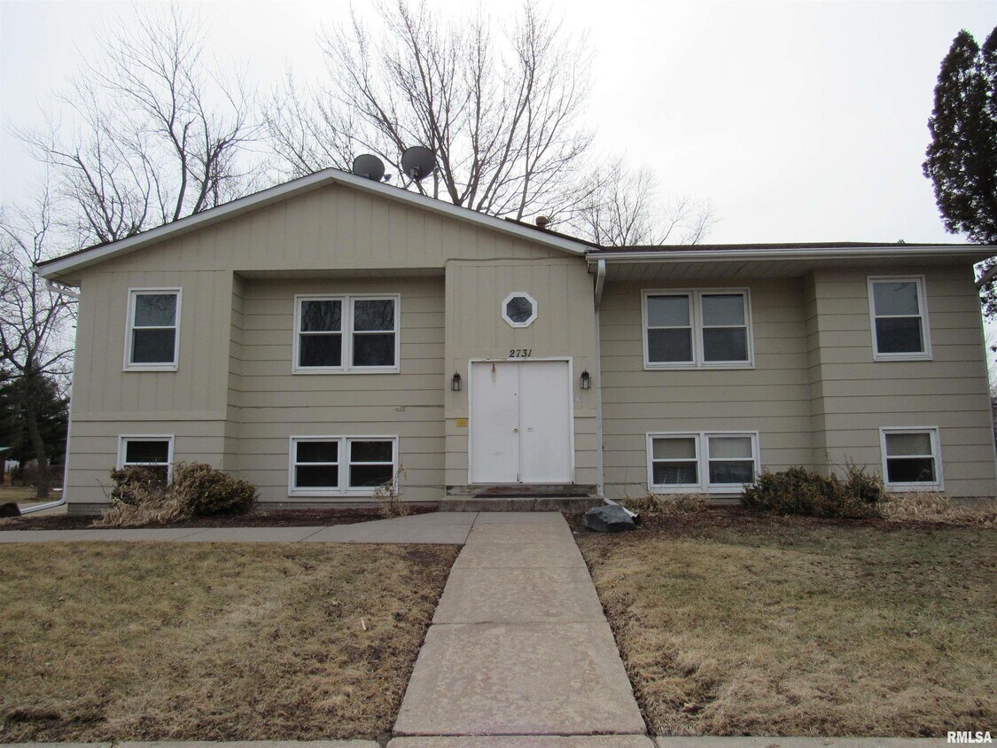 2731 W 72nd St, Davenport, IA 52806 House for Rent in Davenport, IA