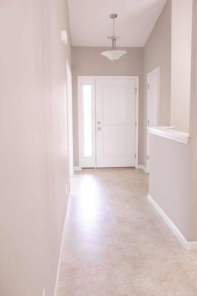 Foto del edificio - 3 Bedroom, 2.5 Bathroom In Lindberg Village