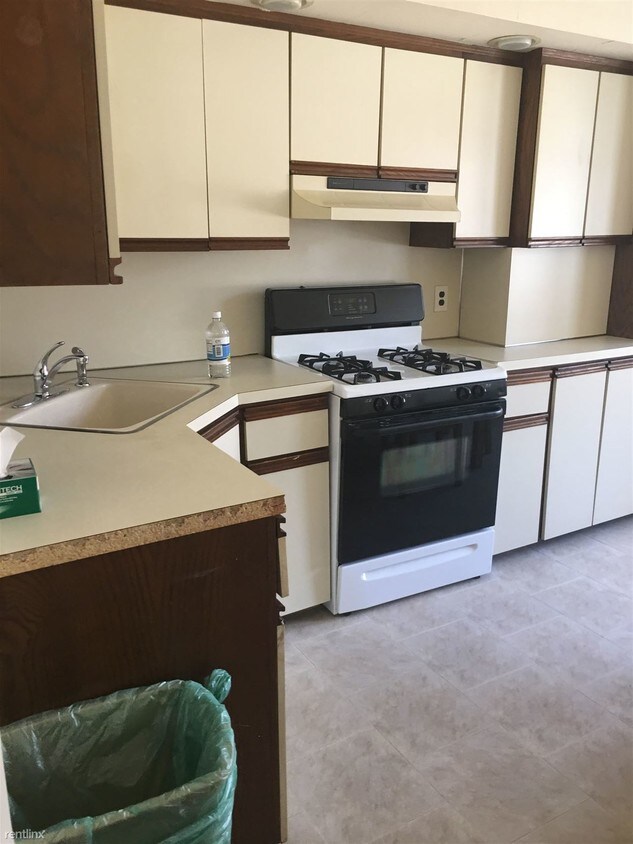 Foto del edificio - 6651 Pleasantview St