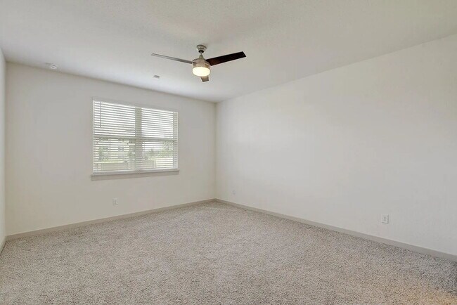 Foto del edificio - 121 Fairfax Ave