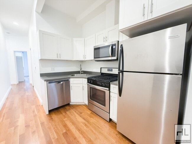 Building Photo - WYCKOFF AVENUE / Bushwick 3-Bed 1-Bath / N...