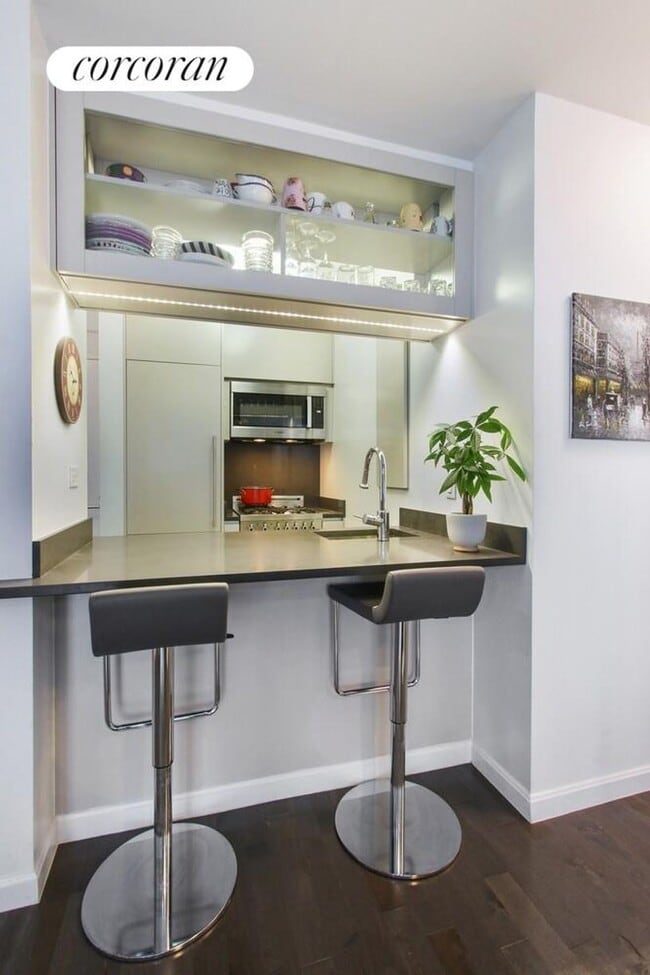 Building Photo - 45 E 25th St