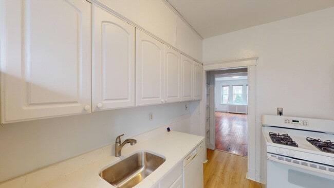 Building Photo - 42 Longwood Ave