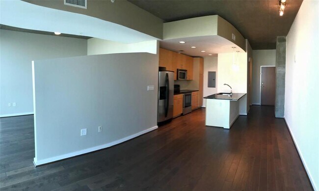 Building Photo - 5925 Almeda Rd