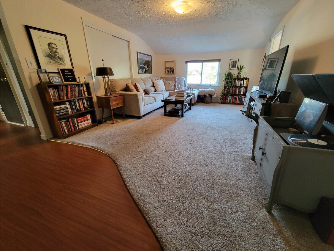 Foto principal - 34 Cayuga Ave