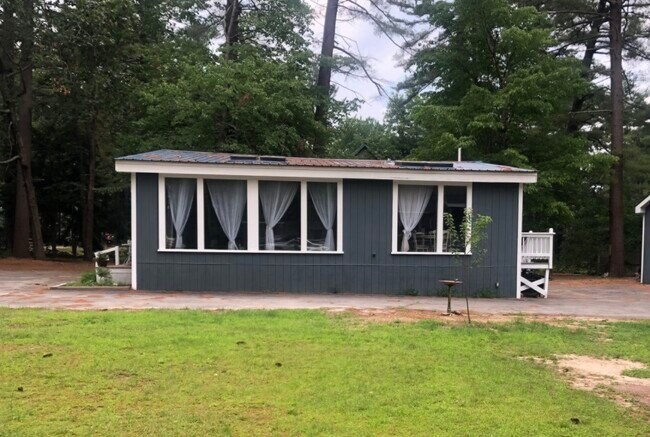 Foto del edificio - 64A Emerson Dr