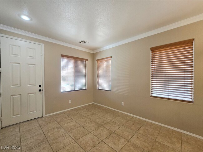 Foto del edificio - 5431 W Hasley Canyon Ave