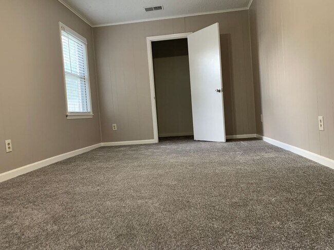 Building Photo - Under repair