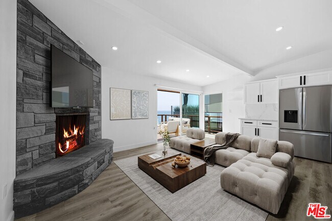 Foto del edificio - 25154 Malibu Rd