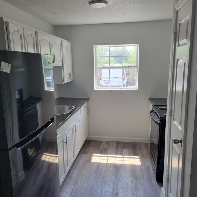 Foto del edificio - 4525 Weaver Rd