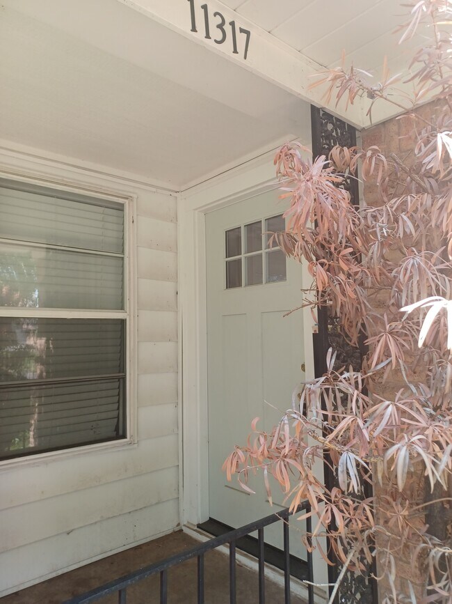 Foto del edificio - 11317 Lochwood Blvd