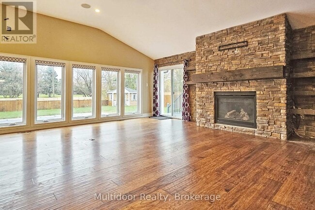 Building Photo - 871 Swiss Height