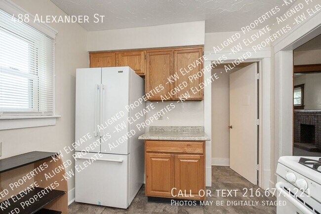 Building Photo - 488 Alexander St