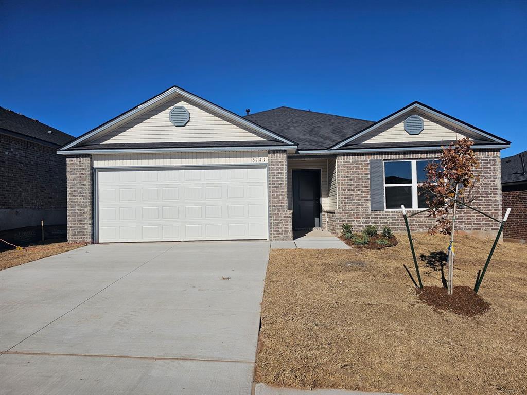 Foto principal - 6141 Bradford Pear Ln