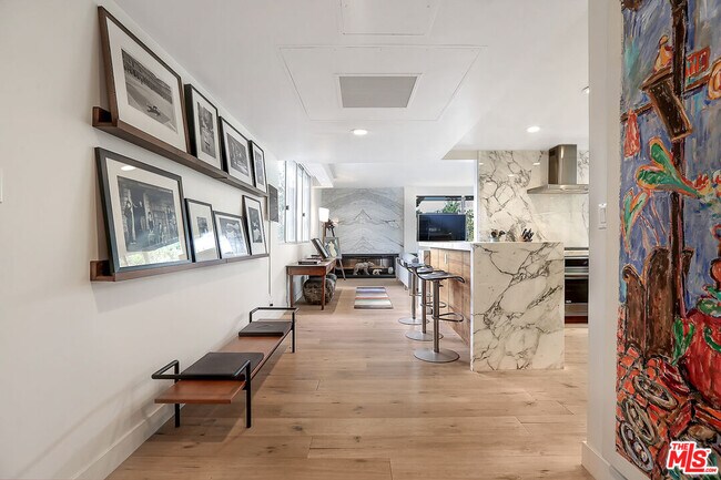 Foto del edificio - 17352 Sunset Blvd