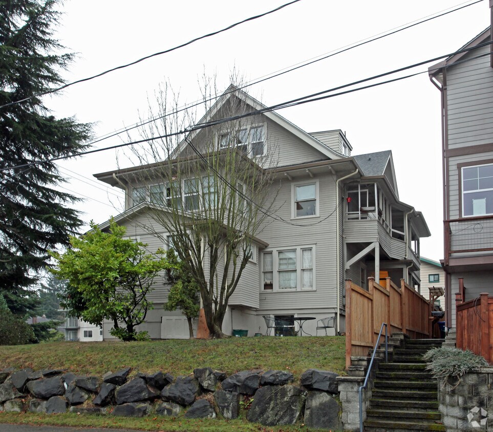 Building Photo - 520 N 45th St