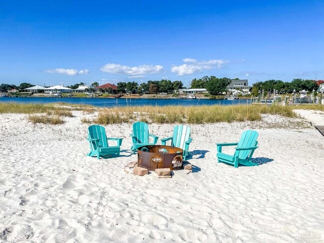 Foto del edificio - 13948 River Rd