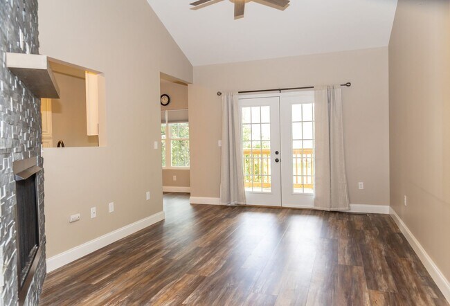 Building Photo - Condo Living 26 Hundred sq Ft!!