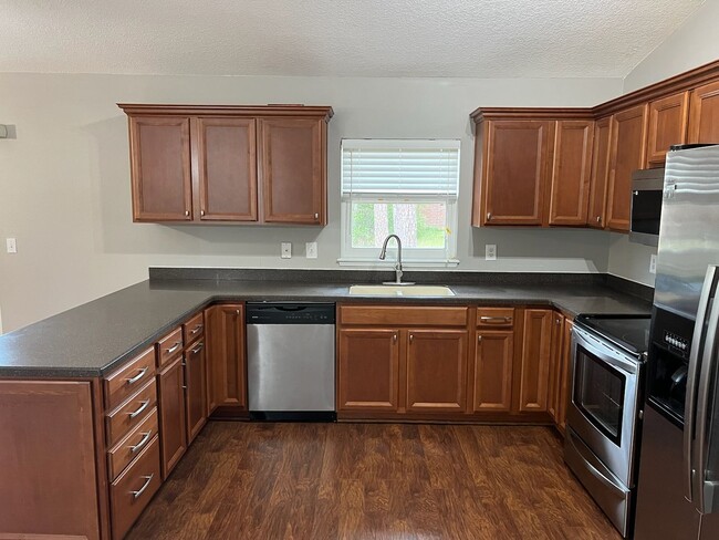 Building Photo - Beautiful 3 Bedroom 2 Bath in SW Mentone