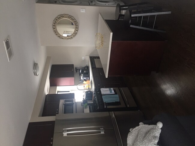 Foto del edificio - 3303 N Southport Ave