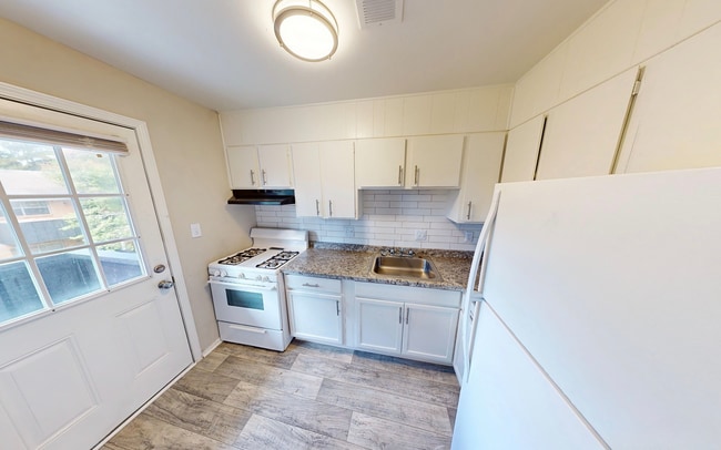 Interior Photo - Royal Manor Apartments