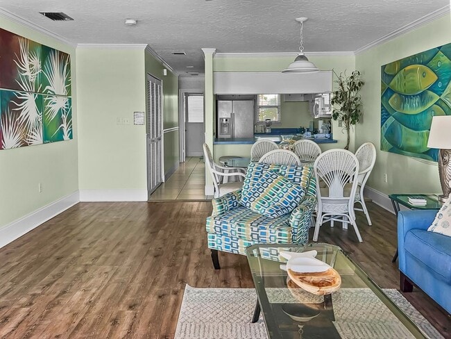 Building Photo - Amazing 3-Bed Condo with HUGE porch on the beach