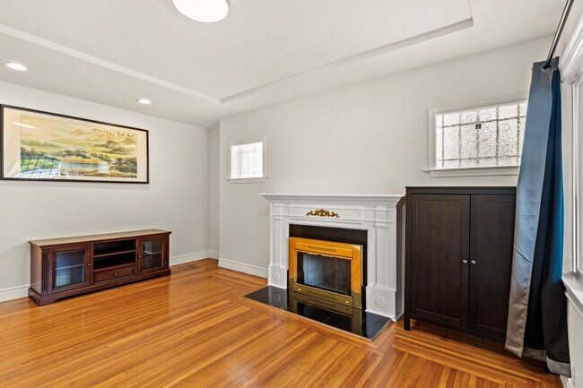 Foto del edificio - 3318 Maple Ave