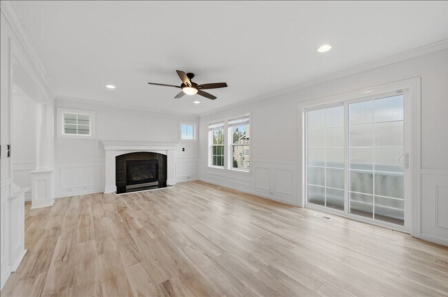 Building Photo - Kent Home