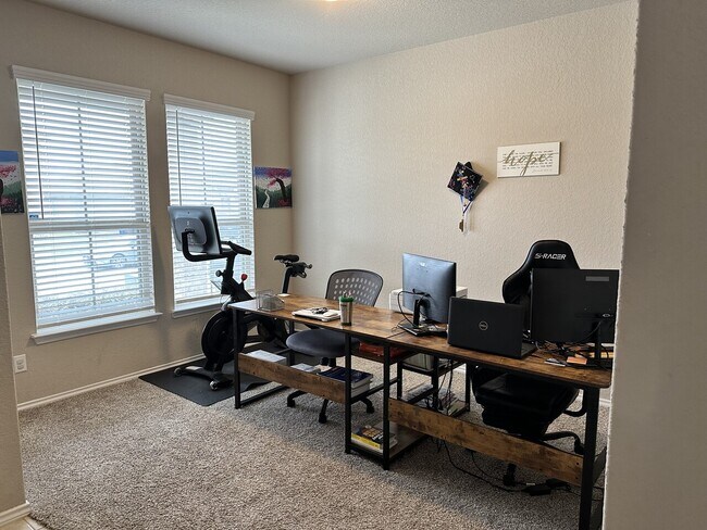 Foto del edificio - 5815 Acacia Farm