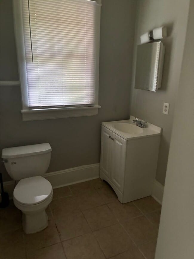 Building Photo - 801 Devereux St