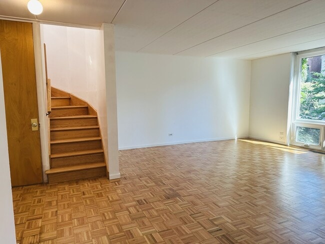 Building Photo - 5140 S Dorchester Ave
