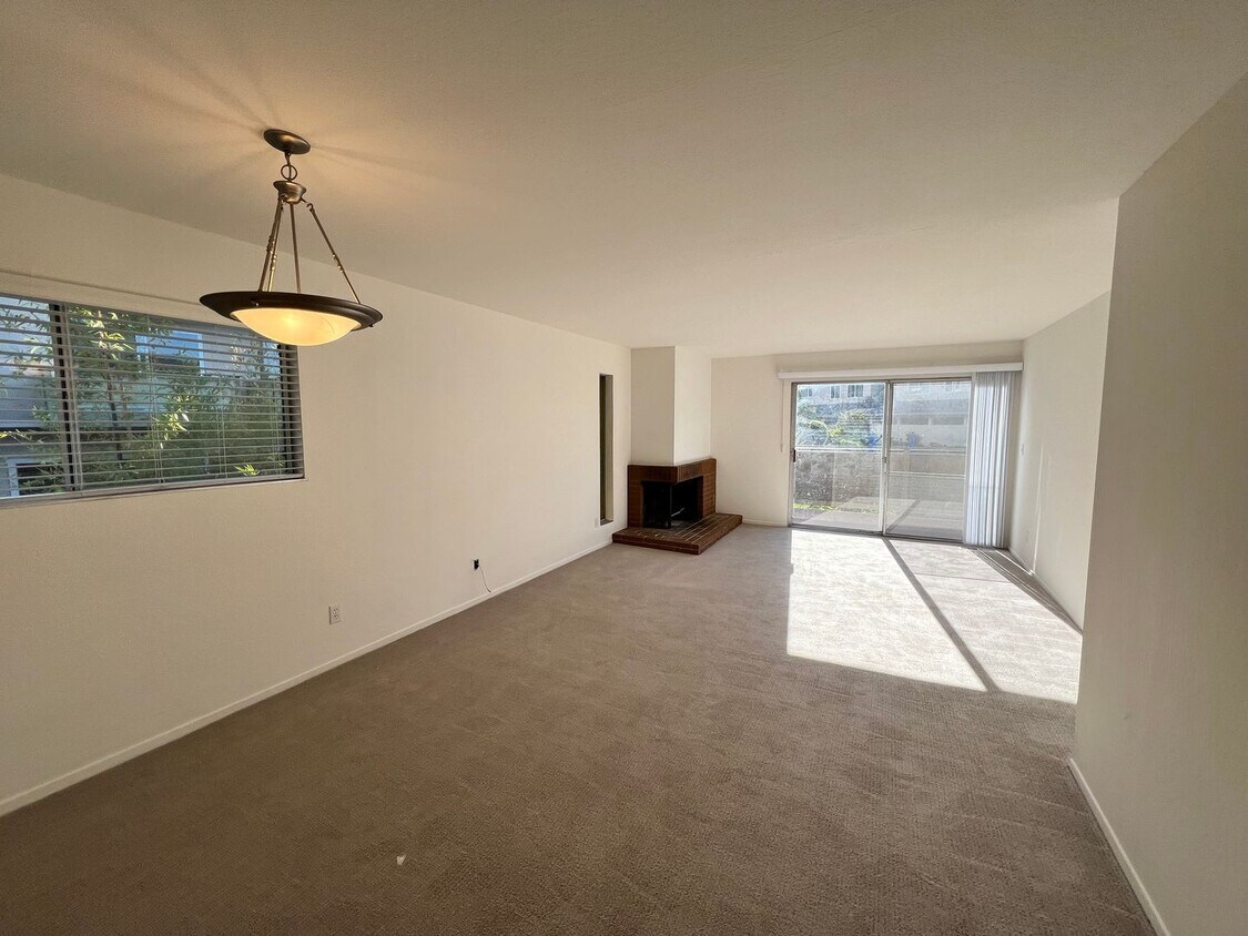 Foto principal - LARGE ONE BED ONE AND HALF BATH UPPER END ...