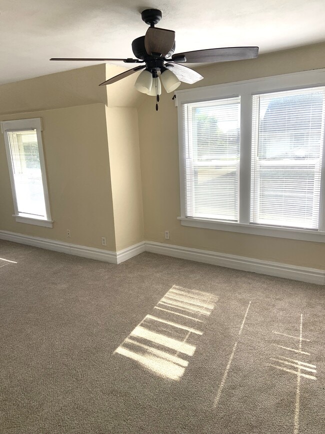 living room area - 3904 14th Ave