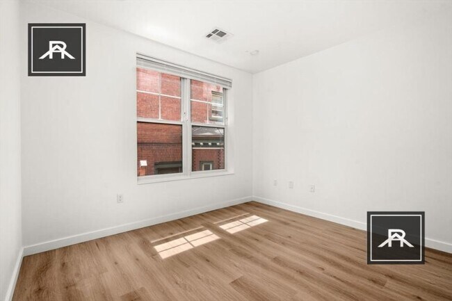 Building Photo - 3 bedroom in Brookline MA 02446